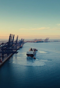 Containers: "heavies over lights" a thing of the past?